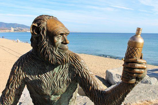 Anís del Mono sculpture