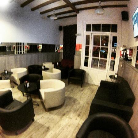 Bottoms up Lounge Bar