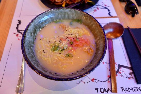 Tonku ramen