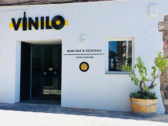 Vinilo Wine Bar & Cocktails