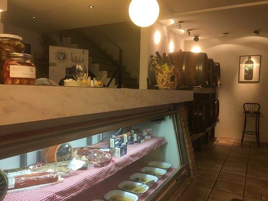 Casa Mariol Wine Bar