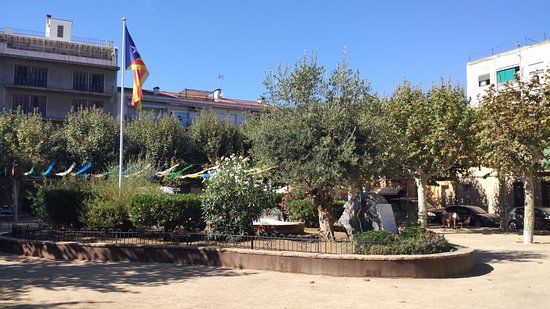 el Monumento a Rafael Casanoves