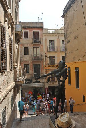 el Monumento a Salvador Dalí